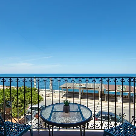 Fortezza Sea Breeze, Anne, 2 Bedrooms & Sea View アパート